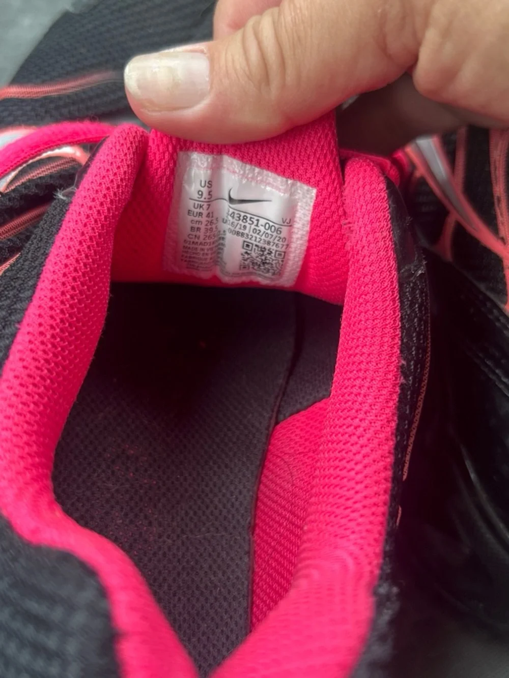 Nike Women’s Black & Hot Pink Running Shoes - Picture 3 of 5
